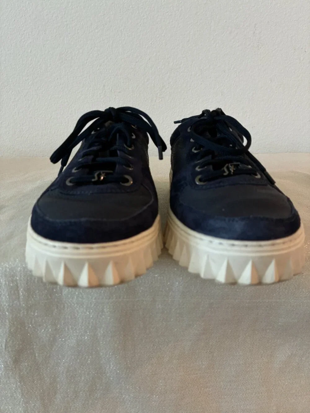 Salvatore Ferragamo Mens Navy Blue Scuby Leather &  Suede Laced Sneakers-6M